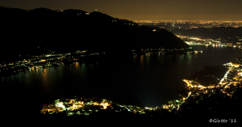 Lago di notte